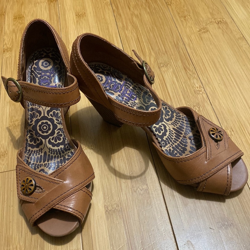 Indigo Size 6 Leather Peep Toe Sandals